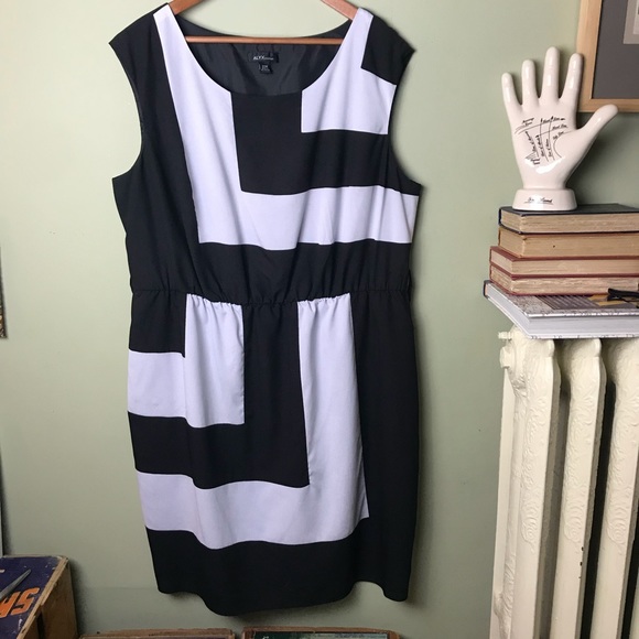 Alyx Dresses & Skirts - ALYX Woman Black & White Color Block Shift Dress